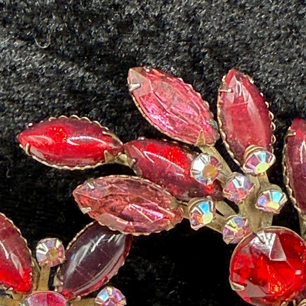 Vintage Rhinestone Brooch Red Flower Gold Tone Wreath